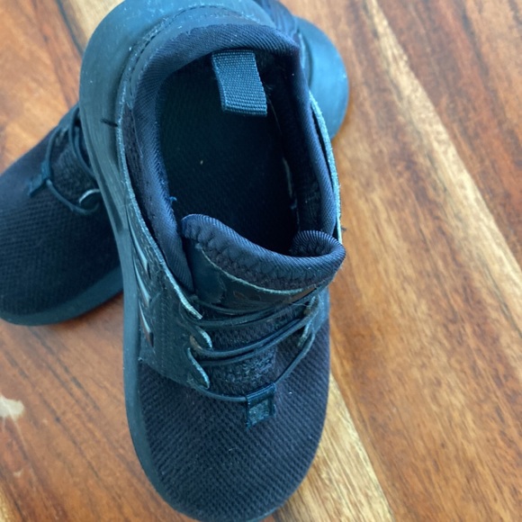Toddler Adidas running shoes size 9K in fair condition - Picture 2 of 4